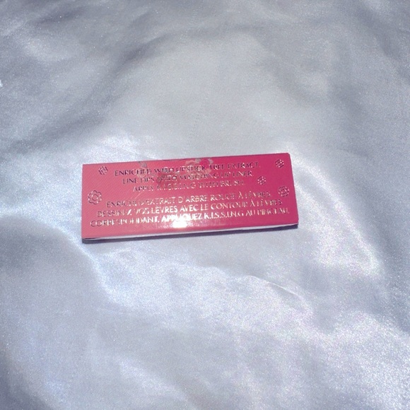 Charlotte Tilbury KISSING Lipstick 
Nude Romance 
3.5 G
.12 OZ - Picture 2 of 3